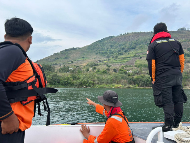 Tim SAR melakukan pencarian terhadap korban. [Dok Basarnas Medan]
